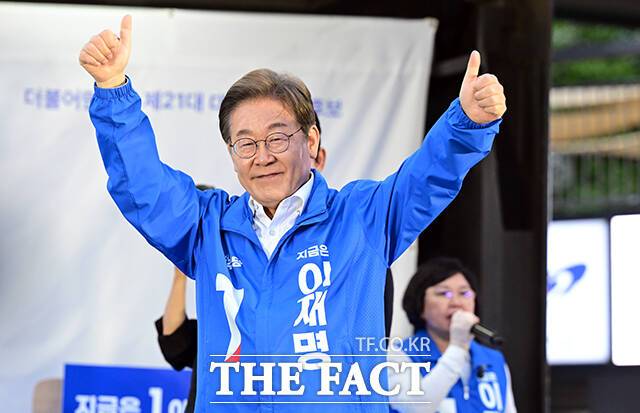 이재명 더불어민주당 대통령 후보는 6·3 대통령 선거를 8일 앞둔 26일 수원을 찾아 조선의 왕 정조의 리더십을 강조하며 지지를 호소했다. ./임영무 기자