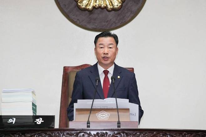 박두형 여주시의회 의장이 26일 '제74회 여주시의회 제1차 정례회'를 개회하고 있다. 여주시의회 제공