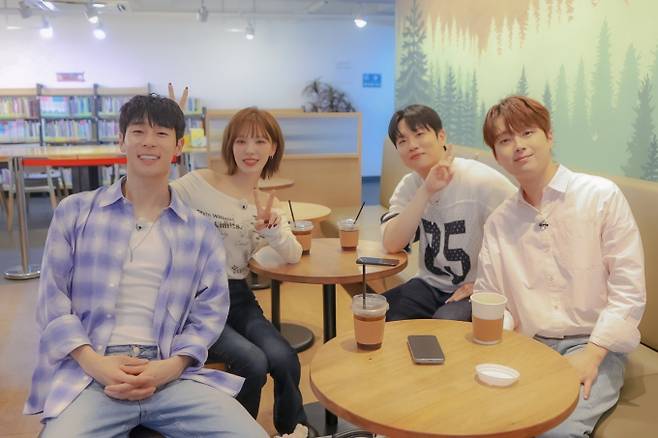 ‘방판뮤직’ 이찬원→웬디 첫 버스킹 (사진: KBS)