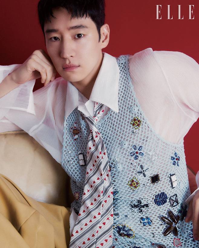 ‘소주전쟁’ 이제훈, 독보적인 외모 화보 공개(사진 출처:엘르코리아)