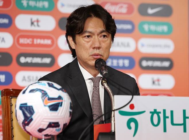 서울 종로구 축구회관에서 26일 대표팀 명단을 발표하는 홍명보 감독. / 뉴시스
