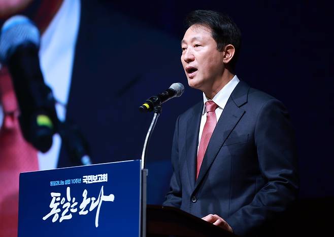 오세훈 서울시장이 26일 오후 서울 중구 대한상공회의소 국제회의장에서 열린 ‘통일과 나눔’ 설립 10주년 국민보고회에 참석해 축사를 하고 있다./뉴스1