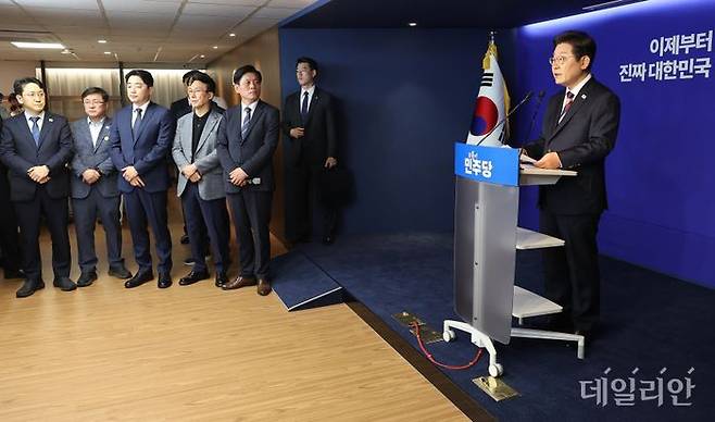 더불어민주당 이재명 대선 후보가 25일 서울 여의도 당사에서 열린 기자회견에서 발언하고 있다. ⓒ연합뉴스