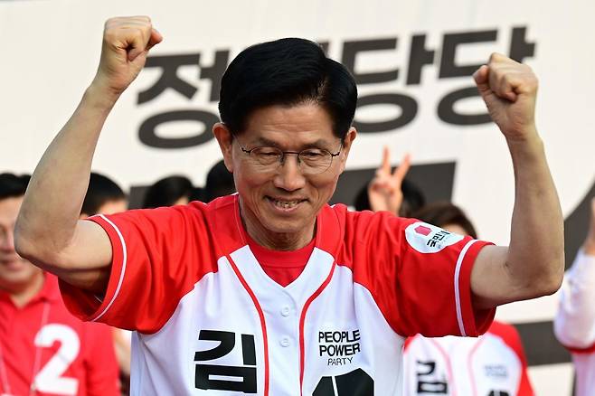 김문수 국민의힘 대통령선거 후보가 26일 오후 서울 도봉구 방학사거리에서 노원·도봉·강북 집중유세에 나서고 있다. 사진공동취재단