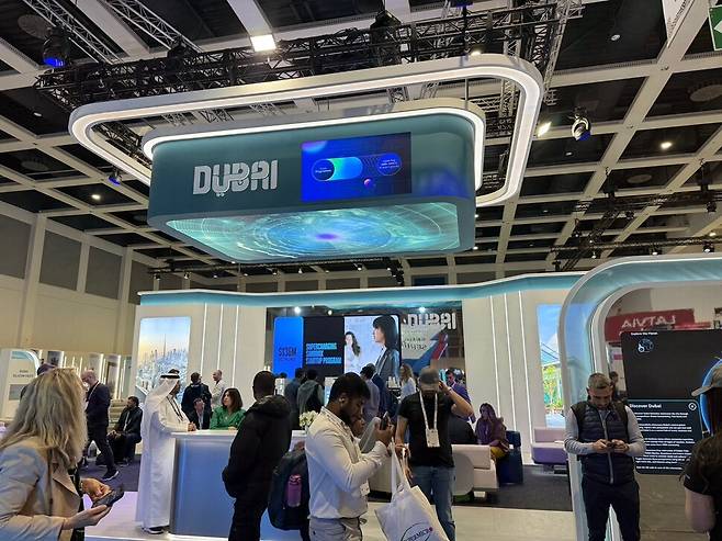 지난 21∼23일 독일 베를린에서 개최된 ‘2025 자이텍스(GITEX) 유럽 - 베를린’에 설치된 두바이관 모습. 사진 장예지 특파원