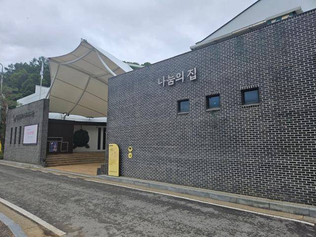 22일 찾은 경기 광주시 퇴촌면 '나눔의집'. 일본군 위안부 피해 할머니 3명이 지병 악화로 지난해 병원으로 거처를 옮기거나 세상을 뜨면서 공동생활관은 텅 빈 상태다. 이종구 기자