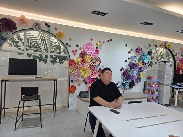 22일 전남 화순군 청년 만 원 하우스에서 만난 남인모씨.