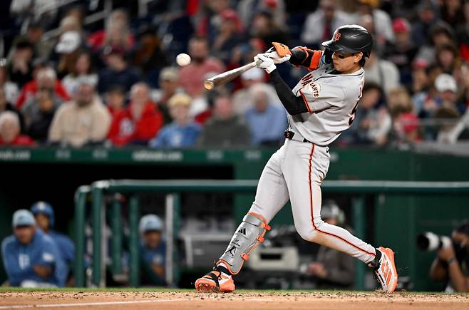 <yonhap photo-4950=""> WASHINGTON, DC - MAY 23: Jung Hoo Lee #51 of the San Francisco Giants hits a single in the eighth inning against the Washington Nationals at Nationals Park on May 23, 2025 in Washington, DC. Greg Fiume/Getty Images/AFP (Photo by Greg Fiume / GETTY IMAGES NORTH AMERICA / Getty Images via AFP)/2025-05-24 10:35:07/ <저작권자 ⓒ 1980-2025 ㈜연합뉴스. 무단 전재 재배포 금지, AI 학습 및 활용 금지></yonhap>