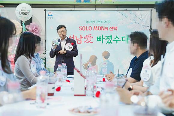 지난 25일 성남시 헬로오드리에서 열린 올해 첫 ‘솔로몬의 선택’ 행사에서 신상진 시장이 인사말을 하고 있다. [사진=성남시]