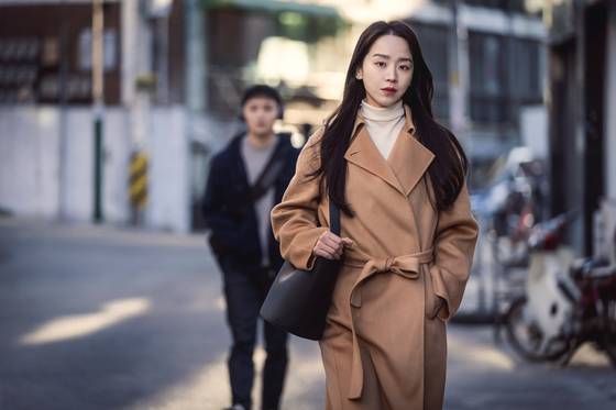 영화 '그녀가 죽었다'는 훔쳐보기가 취미인 공인중개사 정태(변요한)가 관찰 대상인 인플루언서 소라(신혜선)의 죽음을 목격하고 살인자의 누명을 벗기 위해 소라의 주변을 뒤지며 펼쳐지는 미스터리 추적 스릴러다. 사진 콘텐츠지오