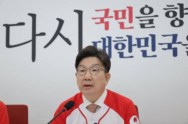 국민의힘 권성동 원내대표가 26일 국회에서 대선 현안 관련 기자간담회를 하고 있다. / 사진=연합뉴스