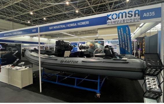 우리나라 기업이 ‘고밀도 폴리에틸렌(HDPE)’으로 건조한 구조정. 한국해양교통안전공단 제공