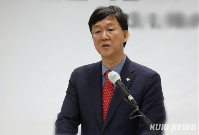 이민근 안산시장이 26일 상위법령 개정에 따라 ‘안산시 도시계획 조례’일부 개정을 추진한다고 밝혔다. 안산시 제공&nbsp;