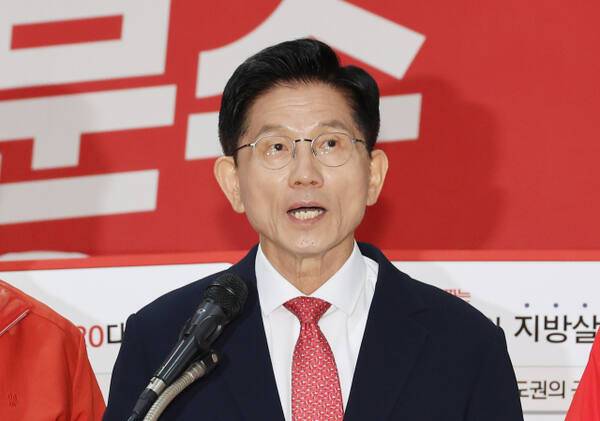 국민의힘 김문수 대선 후보가 26일 충남 천안시 국민의힘 충남도당에서 지방시대 공약을 발표하는 모습. 연합뉴스