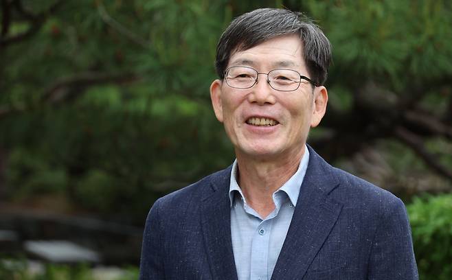 김운찬 대구가톨릭대 명예교수가 최근 서울 중구 남산한옥마을에서 매일경제신문과 인터뷰하고 있다.  [이승환기자]