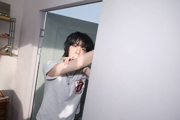 방탄소년단 진이 미국 빌보드에서 ‘커리어 하이’를 경신하며 솔로 아티스트로서 막강한 존재감을 입증했다.