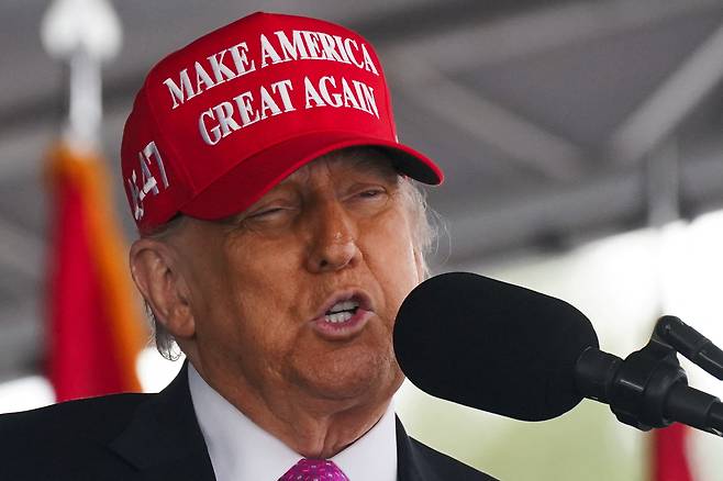 24일(현지시간) 도널드 트럼프 미국 대통령이 미국 뉴욕 웨스트포인트 육군사관학교에서 열린 졸업식에서 연설하고 있다. [로이터]