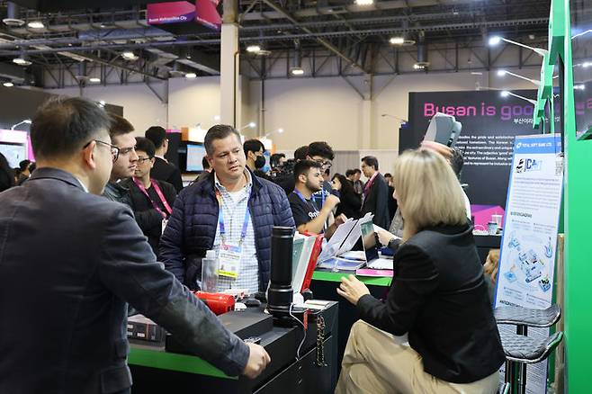 [부산=뉴시스] 8일 CES 2025에서 부산관 개관식이 진행되고 있다. (사진=부산시 제공) 2025.01.12. photo@newsis.com *재판매 및 DB 금지