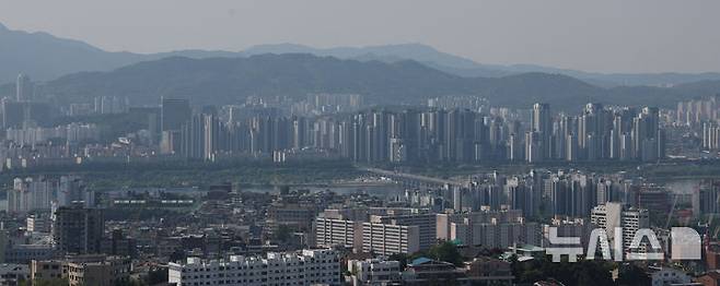 [서울=뉴시스] 조수정 기자 = 25일 서울 시내 아파트 등 주택. 2025.05.25. chocrystal@newsis.com