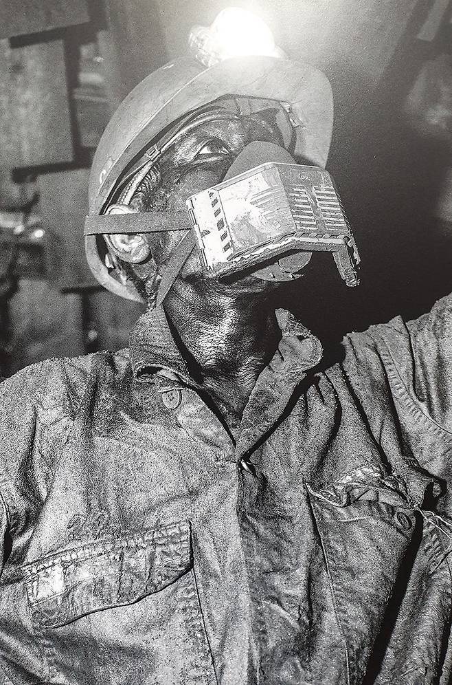 석탄 캐는 광부 모습.(사진=전제훈 작가 제공) *재판매 및 DB 금지