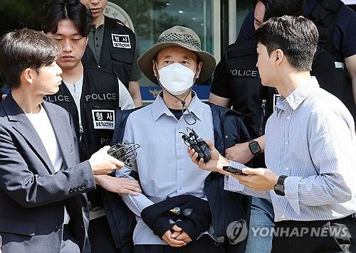 유치장 나서는 '시흥 살인사건' 피의자 차철남 [연합뉴스 자료사진]