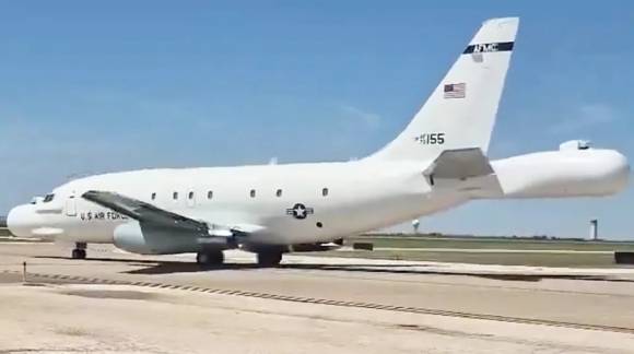 미 공군 물자사령부가 운용하는 극비 항공기 RATT55가 현지시간으로 21일 텍사스주 릭 허스밴즈 국제공항에 모습을 드러냈다. 항공 사진작가인 제이슨 지커 제공