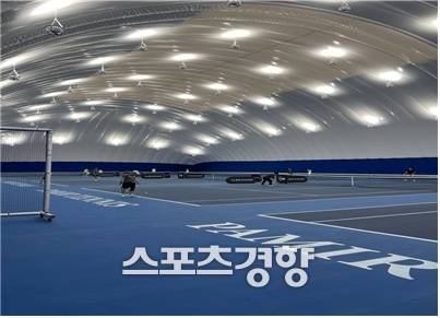 용인에 지어진 K-에어돔 테니스장 내부 전경. 필드원 제공