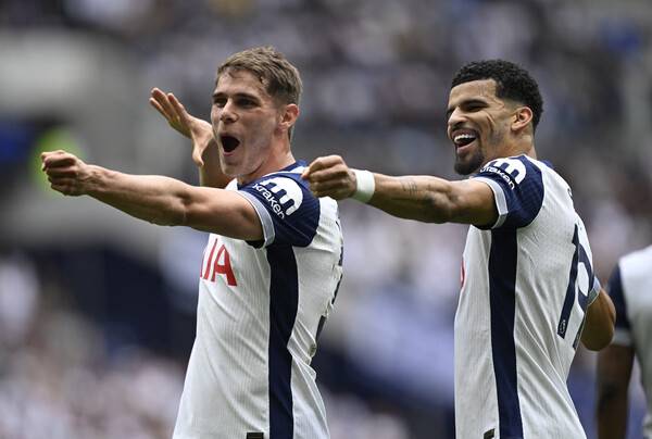 ▲ 도미닉 솔랑케의 페널티킥 선제골이 터지는 순간까지는 좋았던 토트넘 홋스퍼, 이후 내리 4골을 내주며 브라이턴 호브 알비언에 1-4로 완패했다. ⓒ연합뉴스/REUTERS/AFP