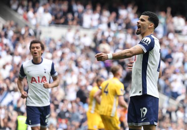 ▲ 도미닉 솔랑케의 페널티킥 선제골이 터지는 순간까지는 좋았던 토트넘 홋스퍼, 이후 내리 4골을 내주며 브라이턴 호브 알비언에 1-4로 완패했다. ⓒ연합뉴스/REUTERS/AFP