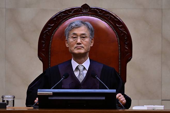 지난 5월 1일 대법원 전원합의체가 이재명 더불어민주당 대선후보의 공직선거법 위반 사건 상고심 선고를 하기 전 조희대 대법원장이 서울 서초구 대법원 대법정 자리에 앉아있다. 사진공동취재단