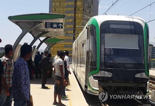 에티오피아 아디스아바바의 경전철 [연합뉴스 자료사진]