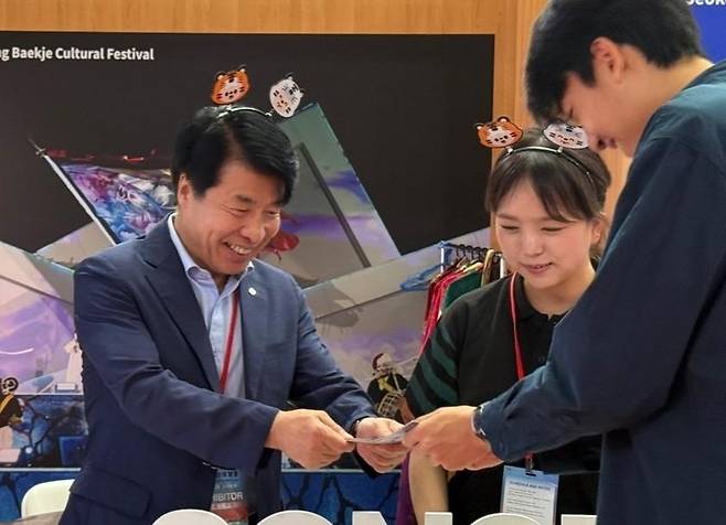 송파구, 대만 '제1회 한국 여행 엑스포' 참가 5월 23일 대만에서 열린 '제1회 한국 여행 엑스포'에서 송파구 관광을 홍보하는 서강석 구청장 [송파구 제공. 재판매 및 DB 금지]