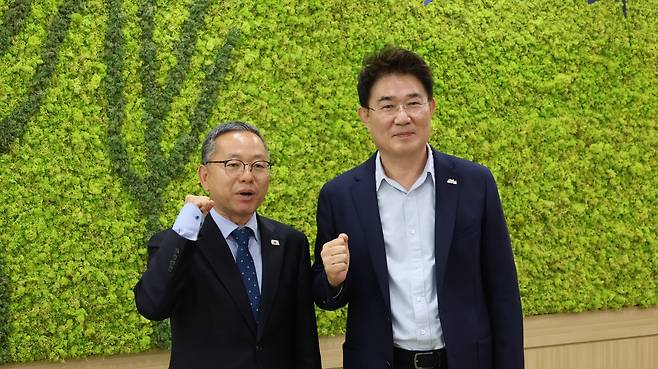 민주당 김문수(왼쪽) 의원과 무소속 노관규 순천시장 [민주당 순천갑 지역위원회 제공. 재판매 및 DB 금지]