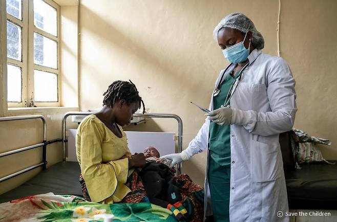민주콩고 북키부 지역 병원서 제왕절개로 출산한 산모와 아기 [세이브더칠드런 제공. 재판매 및 DB 금지]
