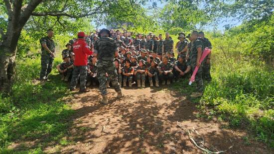 지난 25일 오후 이종문 해병대교육훈련단장(준장), 김동우 교육연대장(대령), 강태관 해병대진해전우회장, 해병대 임관장교(사관후보생 138기) 등 120여명이 해병혼이 시작된 시루봉 정상에 올라 호국충성 해병대 정신을 함양했던 선배해병들의 정신을 계승할 것을 다짐했다.