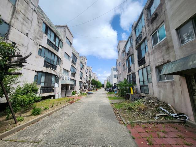 20일 경남 창원시 마산회원구 봉암연립주택 건물 전경. 강대한 기자