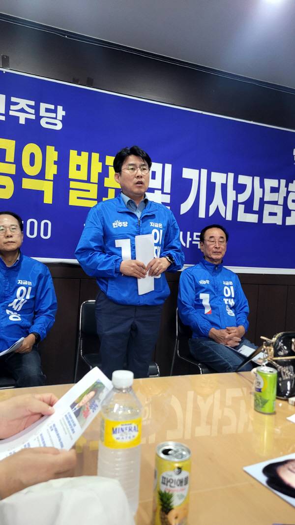 이영수 경북도당 총괄선대위원장이 인사말을 하고있다. 이봉한기자