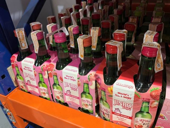 하이트진로가 필리핀에 수출하고 있는 진로 소주./사진=윤서영 기자 sy@