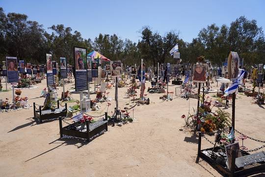 (사진-지난 2023년 하마스의 공격으로 수백명이 사망한 이스라엘 남부 노바 음악축제 현장 추모공간)