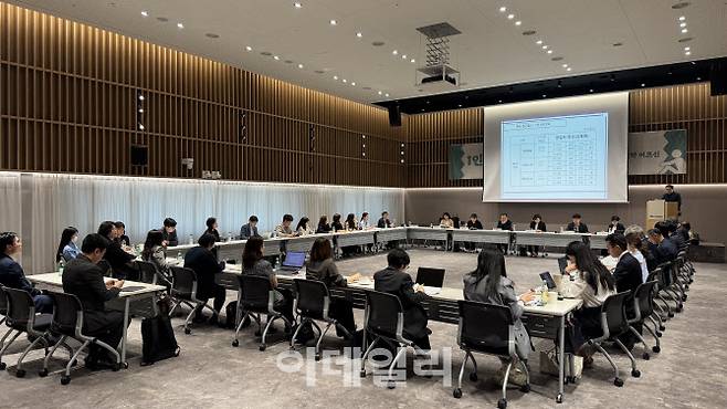 26일 오후 서울 종로구 김앤장 법률사무소에서 열린 ‘2025 상반기 로펌공익네트워크 라운드테이블’ 모습. (사진=로펌공익네트워크)