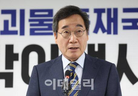 이낙연 새미래민주당 상임고문이 27일 오전 서울 여의도 당사에서 김문수 국민의힘 대통령 후보와의 개헌·공동정부 연대와 김 후보 지지를 선언하며 기자회견을 하고 있다. (사진=노진환 기자)