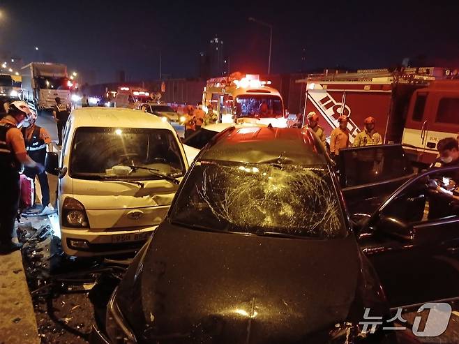 사고현장(인천소방본부 제공.재판매 및 DB금지) / 뉴스1