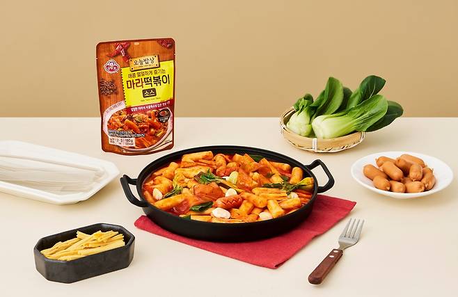 오뚜기 오늘밥상 마라떡볶이 소스 연출컷.(오뚜기 제공)