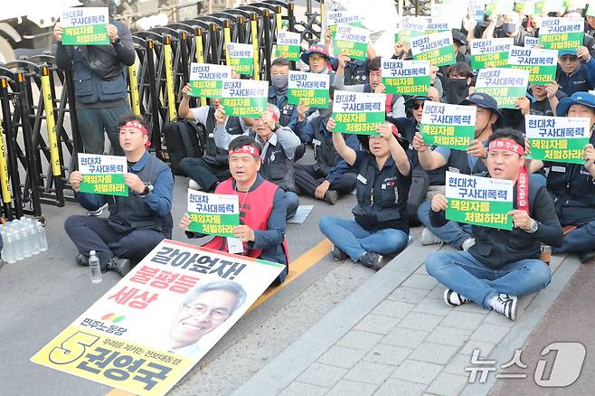 권영국 후보 울산 선대위 상임선대위원장을 맡은 노동당 이장우 울산시당위원장이 지난 20일 현대자동차 이수기업 해고자 복직 결의대회에 참석하고 있다.2025.5.20./뉴스1 김세은 기자