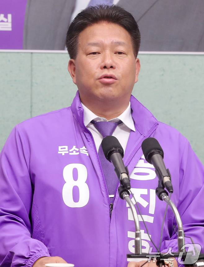 송진호 무소속 대선 후보가 27일 전북 전주시 전북특별자치도의회에서 전북 공약 발표 기자회견을 열고 질의에 답변을 하고 있다. 2025.5.27/뉴스1 ⓒ News1 유경석 기자