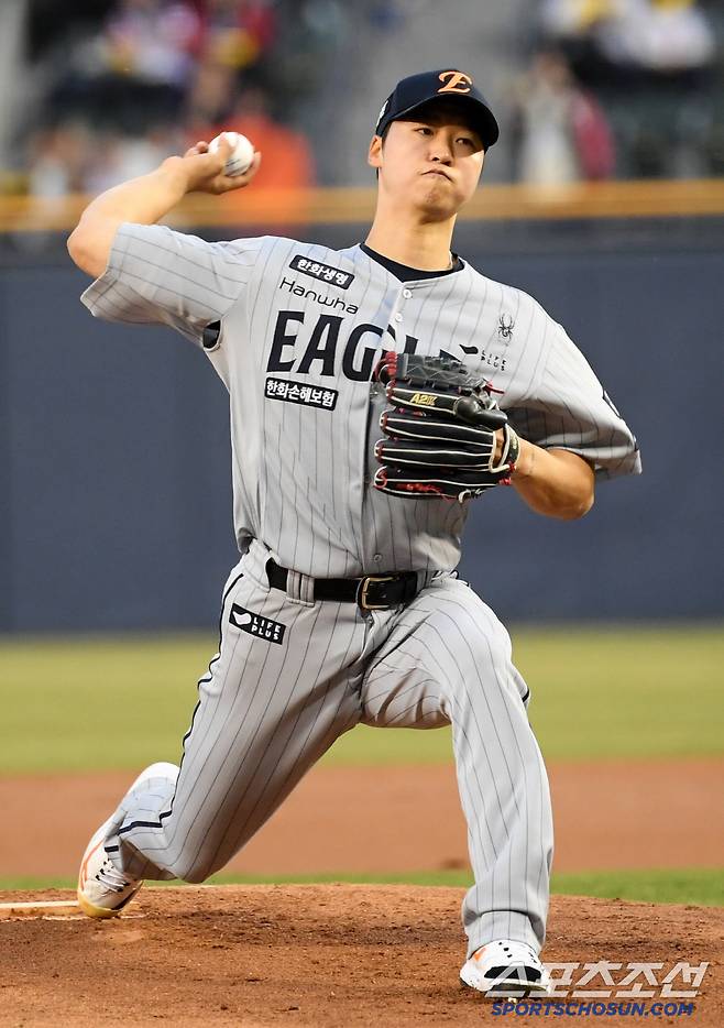 26일 잠실구장에서 열린 LG 트윈스와 한화 이글스의 경기. 한화 엄상백이 역투하고 있다. 잠실=박재만 기자 pjm@sportschosun.com/2025.03.26/