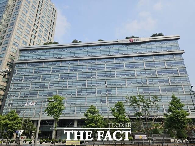 LG생활건강 계열사 코카콜라음료가 농협 매장 위탁점 계약 종료와 관련하 입장문을 발표했다. 사진은 LG생활건강 본사 전경 /더팩트 DB