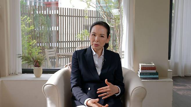 이명박 전 대통령을 포함해 다수의 대선 후보들에게 조언해 온 정연아 컨설턴트는 "컨설팅 전 비밀유지 각서를 쓰게 된다"고 말했다