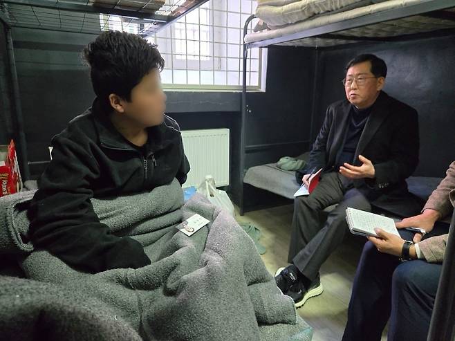 유용원 국민의힘 의원이 2월 25일 우크라이나에서 북한군 포로 2명을 면담한 사진과 음성을 4일 공개했다. /유용원 의원실 제공