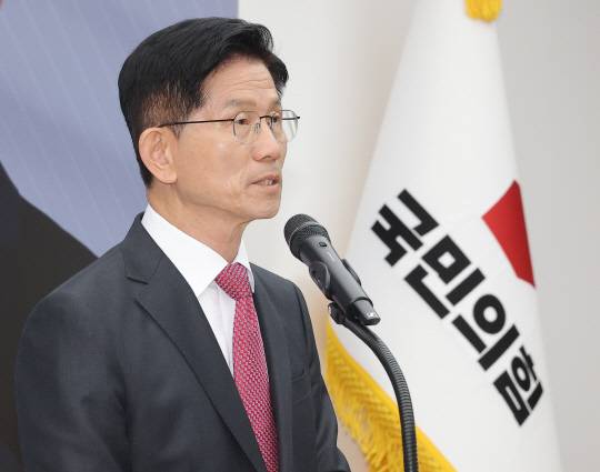 김문수 국민의힘 대선 후보가 27일 중앙당사에서 국토 발전 관련 공약발표 기자회견을 하고 있다. [연합뉴스]